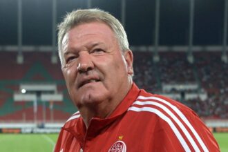 إبن توشاك يكشف معطيات صادمة حول الحالة الصحية لمدرب الوداد السابق