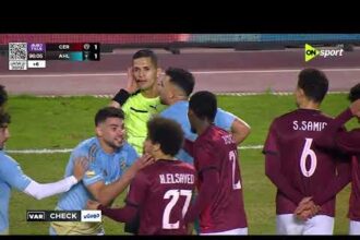 لقطة مثيرة ومطالبات باحتساب ركلة جزاء في مباراة سيراميكا والأهلي