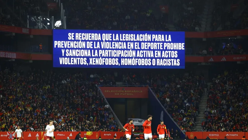 صادم.. هتافات معادية للمسلمين تهز ودية إسبانيا ومصر في برشلونة