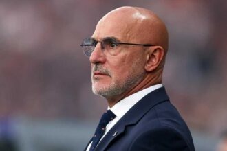 دي لا فوينتي: نرفض الهتافات العنصرية.. وخروج إيطاليا دليل على صعوبة التأهل