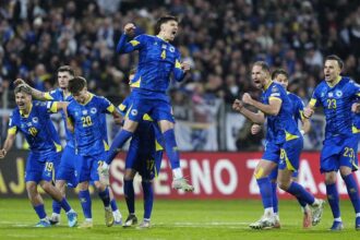 من يضحك أخيرا.. إيطاليا خارج كأس العالم بعد تأهل البوسنة والهرسك بركلات الترجيح