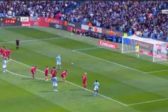 هدف مانشستر سيتي الأول ضد ليفربول - إيرلنج هالاند (كأس الاتحاد الإنجليزي)