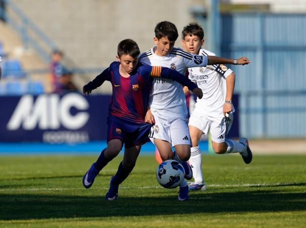 برشلونة يحسم نهائي كأس المتوسط تحت 12 عاماً بهدف نظيف أمام ريال مدريد