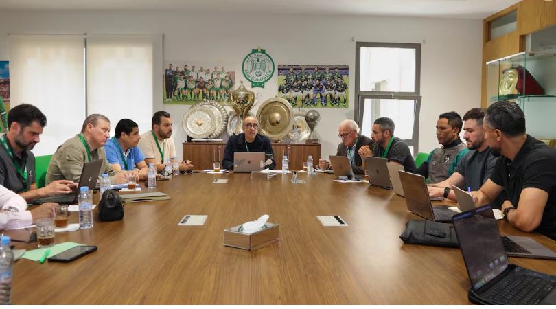 استقالة مفاجئة داخل إدارة الرجاء الرياضي