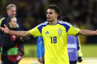 تونسي الأصل يقود السويد للمونديال ويواجه بلده الأم لأول مرة
