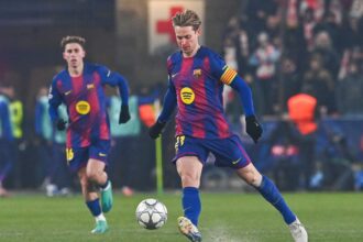 أزمة في وسط برشلونة قبل مواجهة أتلتيكو..من يعوض دي يونغ؟