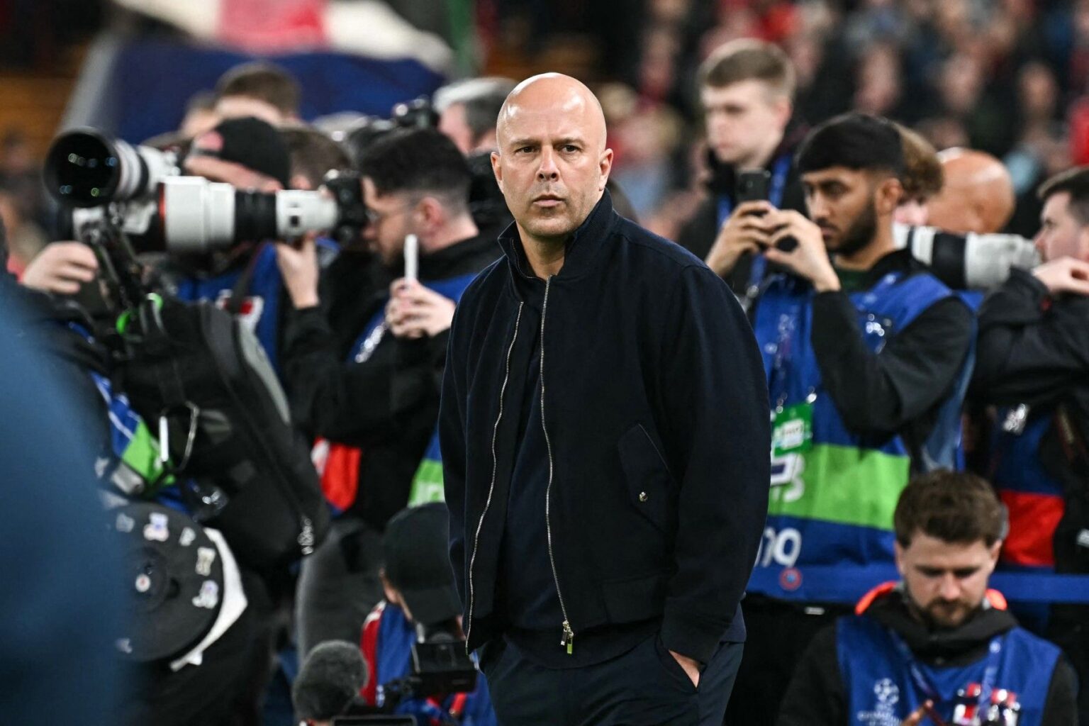 جيرارد يحذر: مستقبل سلوت مع ليفربول على المحك