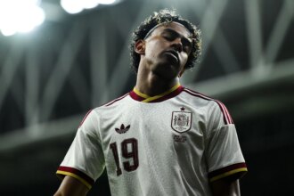 TOPSHOT-FBL-WC-2026-QUALIFIERS-IRQ-BOL