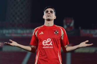 6 مباريات تفصل بن شرقي عن قرار مصيري داخل الأهلي المصري