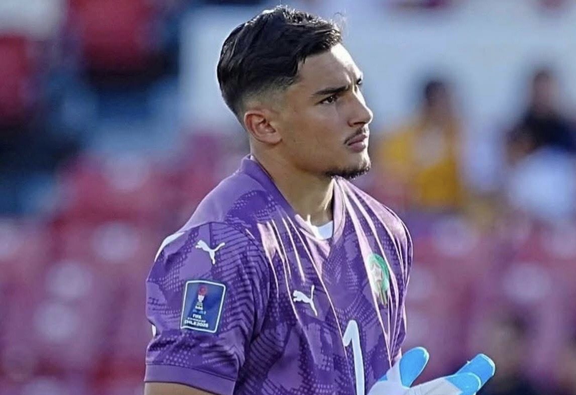 العروض تنهال على حارس المنتخب المغربي للشباب