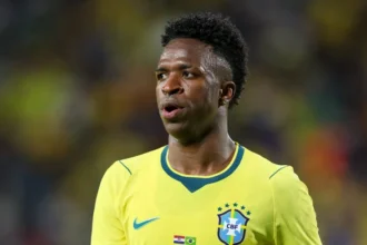 نجوم البرازيل يشعلون الجدل بعد سقوط فرنسا