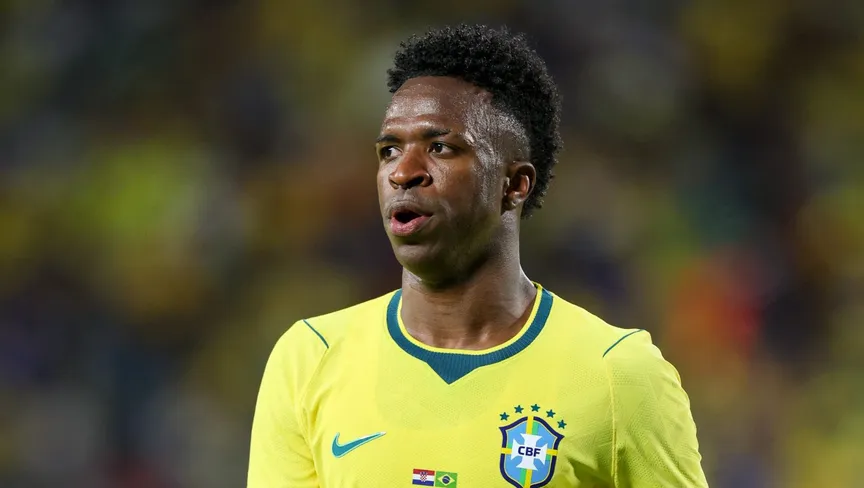 نجوم البرازيل يشعلون الجدل بعد سقوط فرنسا