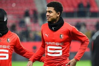 عملاق ألمانيا يستهدف التعاقد مع المدافع المغربي آيت بودلال