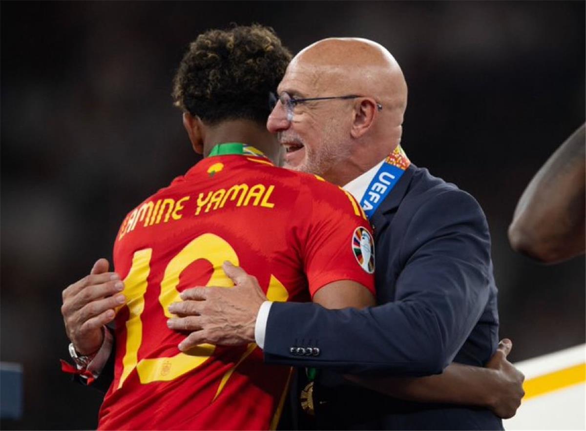 لامين يامال يقود التشكيلة الأساسية لإسبانيا أمام مصر